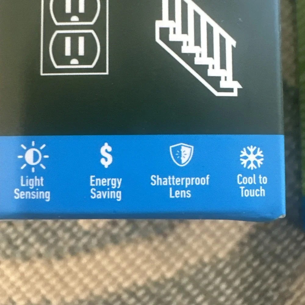 Greenlite LED Nite Lite Built in sensor Two 2-‎ packs. Total of 4 lights NEW